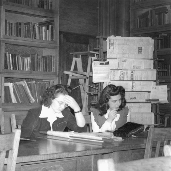 Students in the Leaf Library, 1947