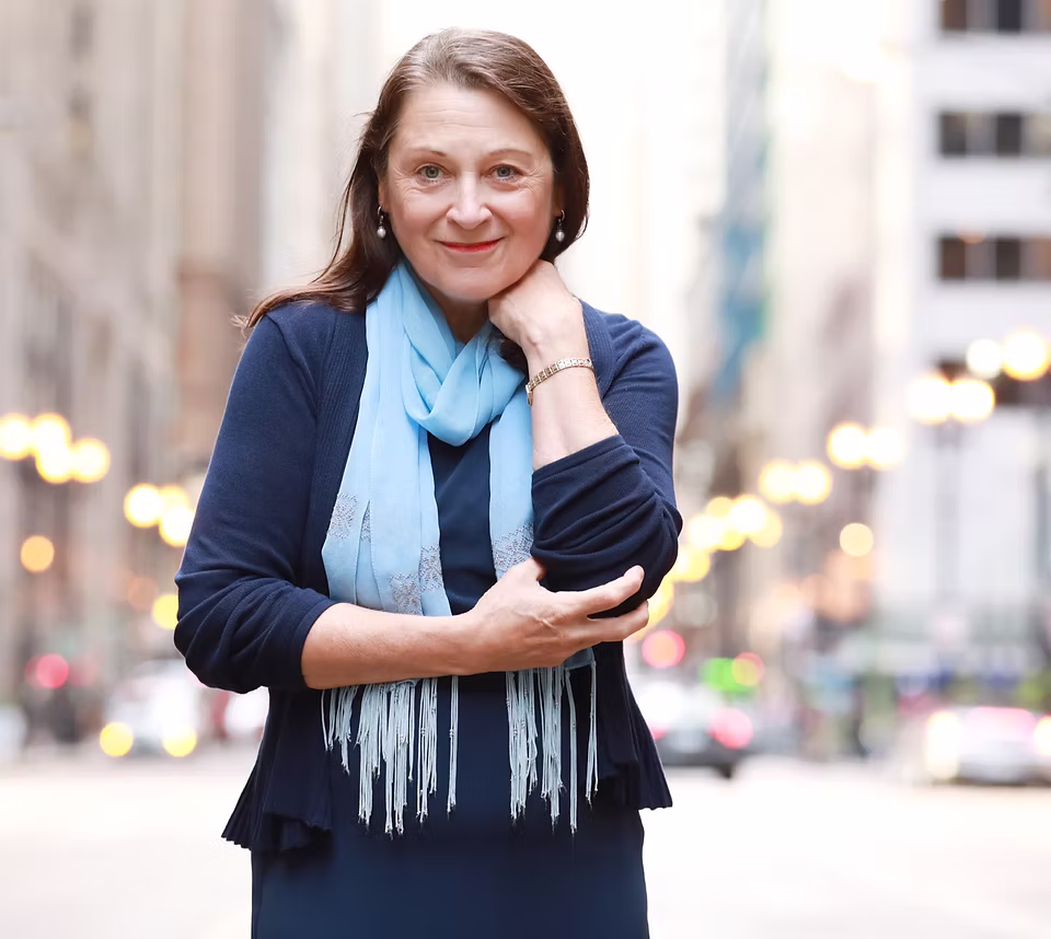 Headshot of Daniella Farah in front of a floral scene